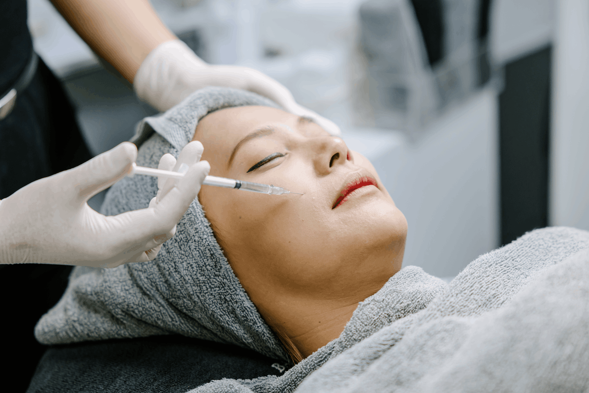 How Dermal Filler Restores a Youthful Face Shape